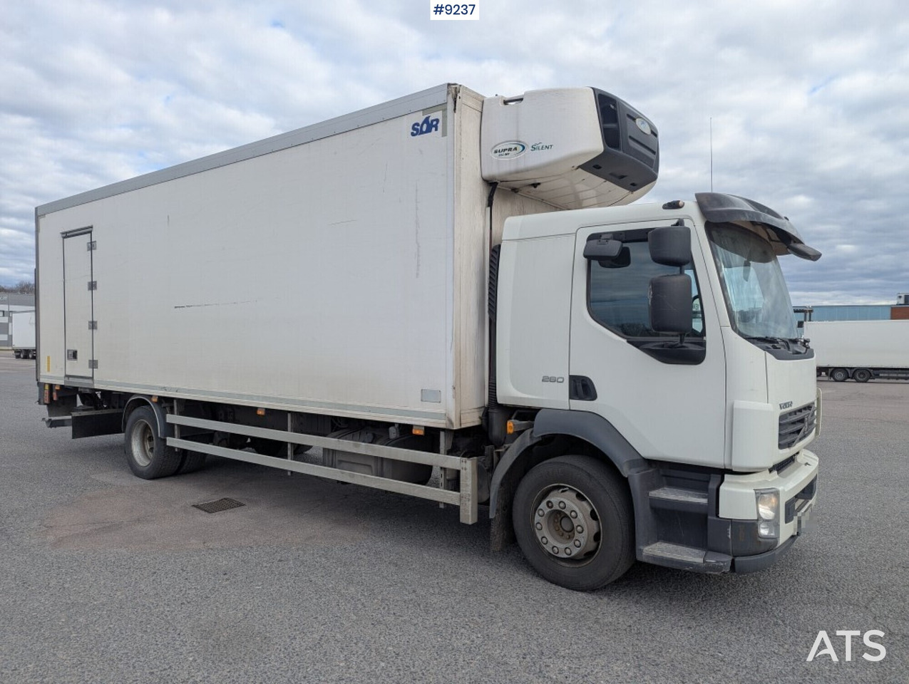 Refrigerated Box truck Volvo FL 260 4X2 with tail lift (SEE VIDEO) - Kamion frigorifer: foto 2 Refrigerated Box truck Volvo FL 260 4X2 with tail lift (SEE VIDEO) - Kamion frigorifer: foto 2