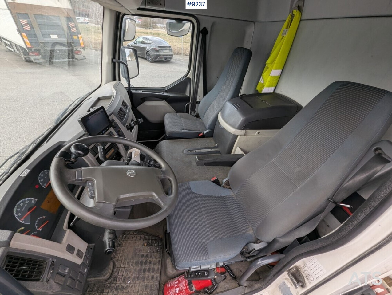 Refrigerated Box truck Volvo FL 260 4X2 with tail lift (SEE VIDEO) - Kamion frigorifer: foto 5 Refrigerated Box truck Volvo FL 260 4X2 with tail lift (SEE VIDEO) - Kamion frigorifer: foto 5