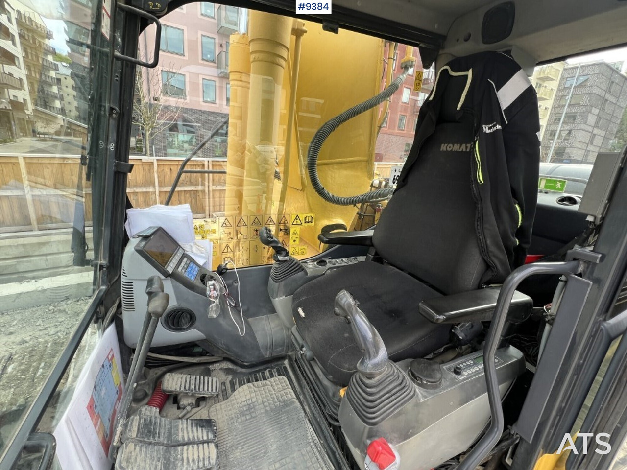 Tracked excavator Komatsu PC 210 LC (VIDEO) - Ekskavator me zinxhirë: foto 5 Tracked excavator Komatsu PC 210 LC (VIDEO) - Ekskavator me zinxhirë: foto 5