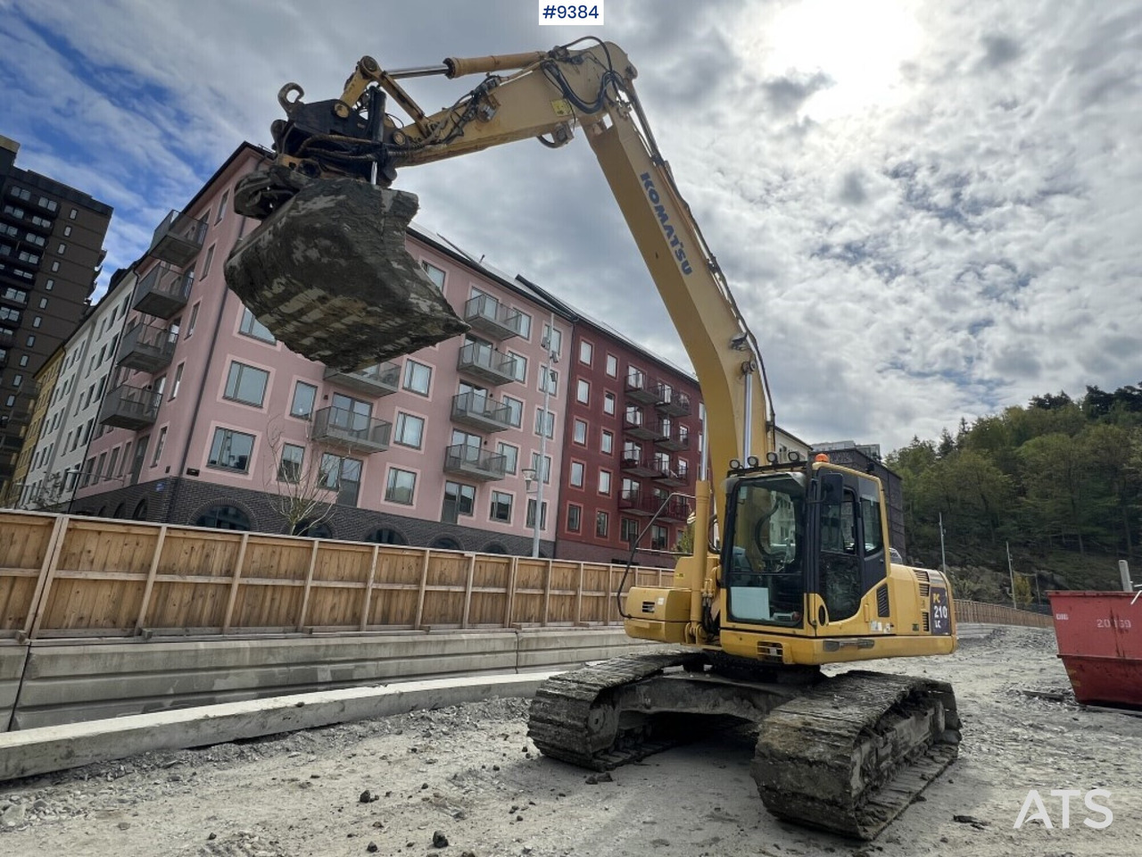 Tracked excavator Komatsu PC210LC (VIDEO) - Ekskavator me zinxhirë: foto 1 Tracked excavator Komatsu PC210LC (VIDEO) - Ekskavator me zinxhirë: foto 1