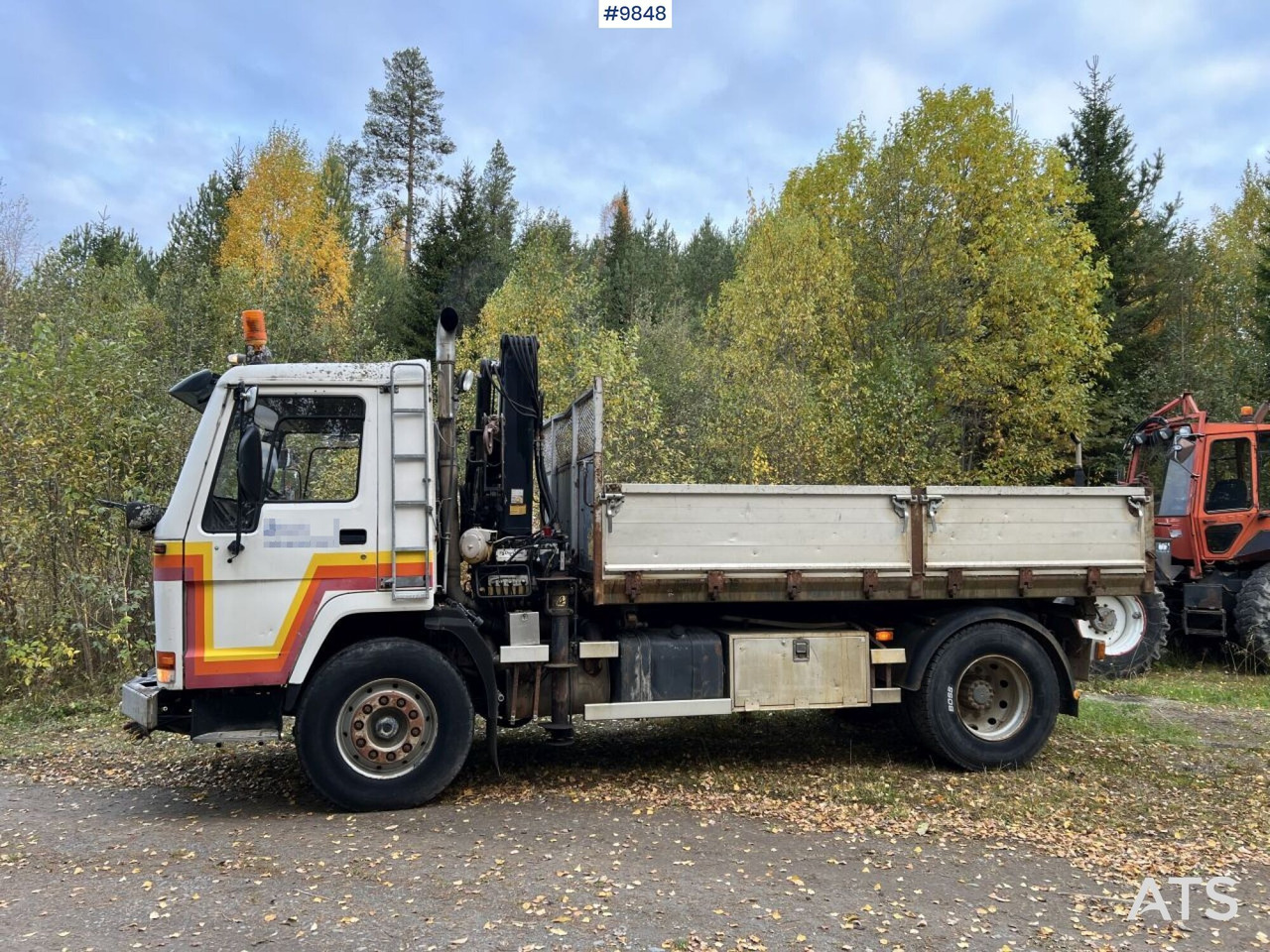 VOLVO FL7 4X2 Crane truck/Dump truck with Hiab071 crane - Kamion vetëshkarkues: foto 3 VOLVO FL7 4X2 Crane truck/Dump truck with Hiab071 crane - Kamion vetëshkarkues: foto 3