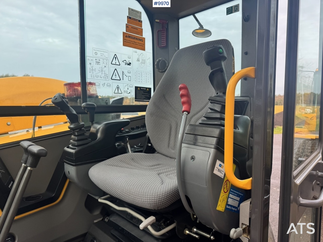 Volvo ECR88D crawler excavator with rotor tilt, 3 buckets, and ripper. 910 hours! - Ekskavator me zinxhirë: foto 5 Volvo ECR88D crawler excavator with rotor tilt, 3 buckets, and ripper. 910 hours! - Ekskavator me zinxhirë: foto 5