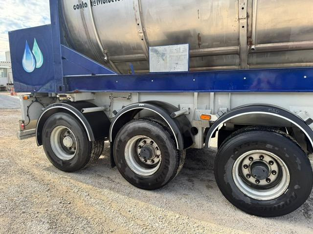 Gjysmë rimorkio me bot për transportimin e kimikateve Fruehauf DAF XF 480 + REMORQUE FRUEHAUF CITERNE 23500€: foto 9