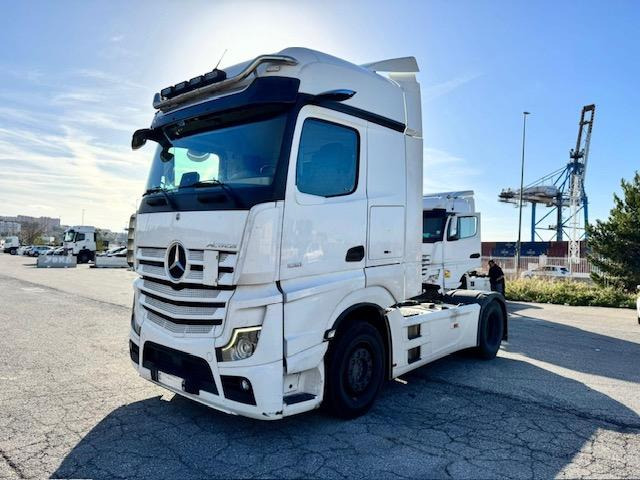 Mercedes ACTROS 1851 - Gjysmë-kamion: foto 1 Mercedes ACTROS 1851 - Gjysmë-kamion: foto 1