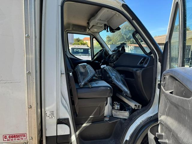 Iveco 70C180 CAISSE HAYON - Kamioncine me kontinier: foto 4 Iveco 70C180 CAISSE HAYON - Kamioncine me kontinier: foto 4