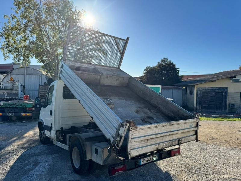 Iveco Daily 35C15 - Kamioncine vetëshkarkuese: foto 2 Iveco Daily 35C15 - Kamioncine vetëshkarkuese: foto 2