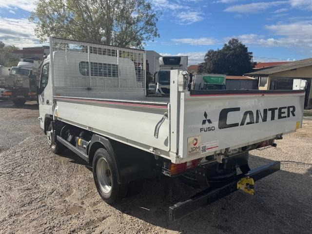 Mitsubishi Fuso CANTER 35C13 BENNE ARRIERE - Kamioncine vetëshkarkuese: foto 4 Mitsubishi Fuso CANTER 35C13 BENNE ARRIERE - Kamioncine vetëshkarkuese: foto 4