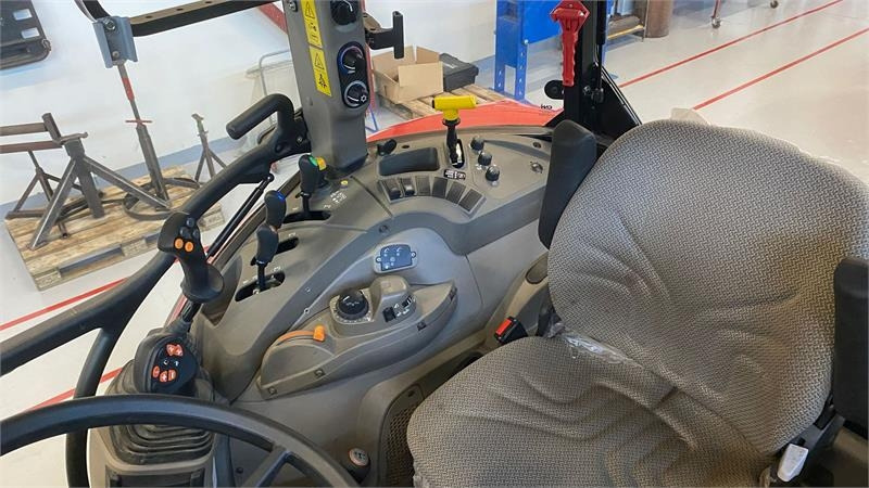 Case IH Farmall 100C - Traktor: foto 5 Case IH Farmall 100C - Traktor: foto 5