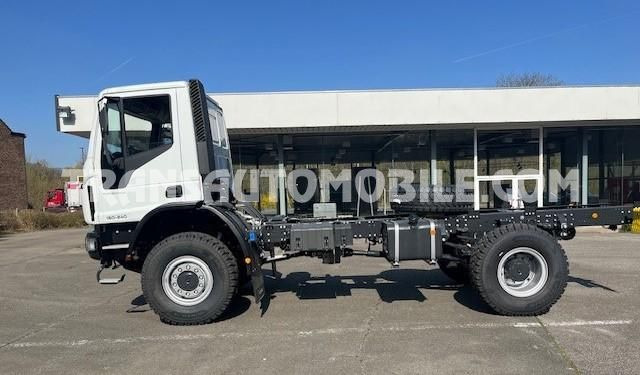 Iveco Eurocargo ML150E24WS 5.9L TURBO DIESEL 4x4 EURO3 CHASSIS CAB - EXPORT OUT EU - Kamion kabinë-shasi: foto 5 Iveco Eurocargo ML150E24WS 5.9L TURBO DIESEL 4x4 EURO3 CHASSIS CAB - EXPORT OUT EU - Kamion kabinë-shasi: foto 5