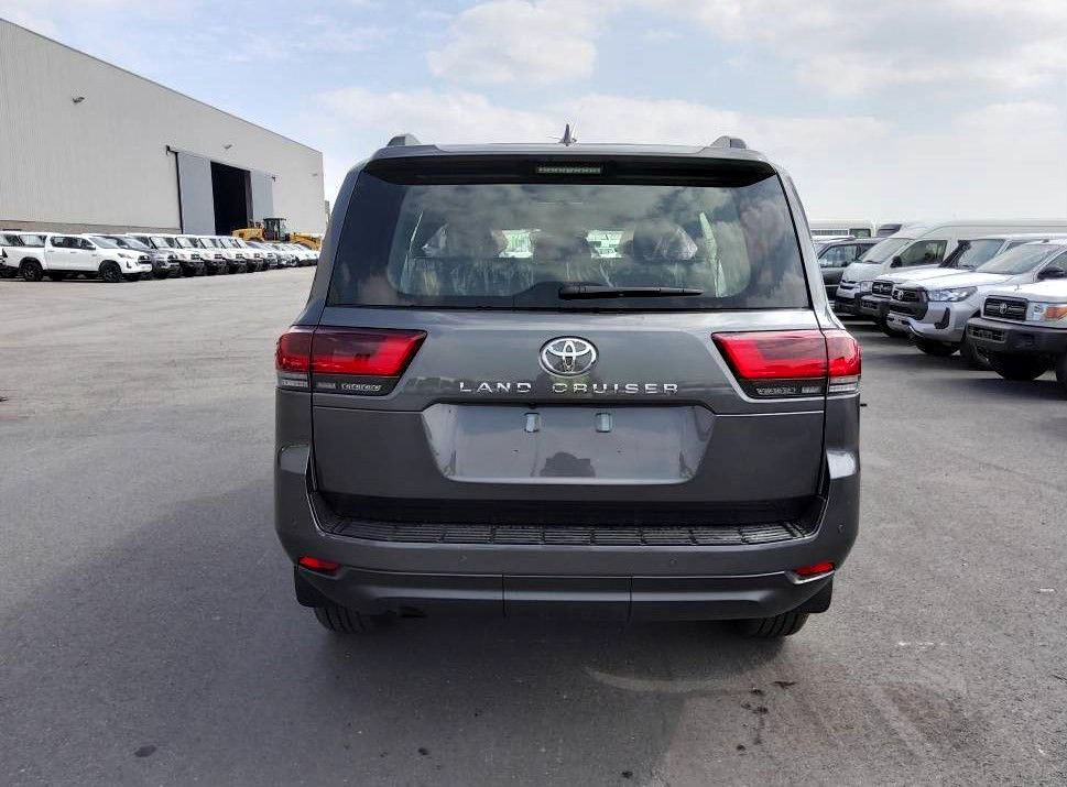 Toyota Land Cruiser 300 V6 VXR ZX 7 SEATERS / PLACES 3.5L Petrol Automatic AEOB - Veturë: foto 4 Toyota Land Cruiser 300 V6 VXR ZX 7 SEATERS / PLACES 3.5L Petrol Automatic AEOB - Veturë: foto 4