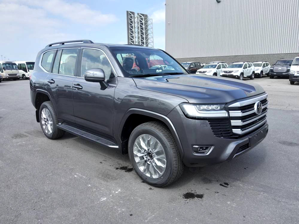 Toyota Land Cruiser 300 V6 VXR ZX 7 SEATERS / PLACES 3.5L Petrol Automatic AEOB - Veturë: foto 3 Toyota Land Cruiser 300 V6 VXR ZX 7 SEATERS / PLACES 3.5L Petrol Automatic AEOB - Veturë: foto 3