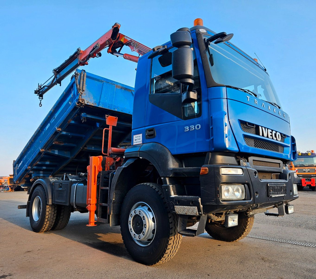 Iveco Trakker 190T33 4x4 Euro5 Kran Atlas 120.2E Funk - Kamion vetëshkarkues, Kamion me vinç: foto 1 Iveco Trakker 190T33 4x4 Euro5 Kran Atlas 120.2E Funk - Kamion vetëshkarkues, Kamion me vinç: foto 1