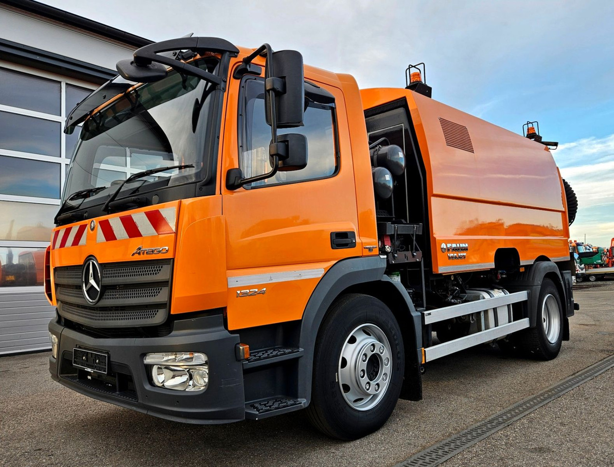 Mercedes-Benz Atego 1324 Euro6 FAUN Viajet 6  Aufbaumotor - Makinë fshirëse për rrugët: foto 4 Mercedes-Benz Atego 1324 Euro6 FAUN Viajet 6  Aufbaumotor - Makinë fshirëse për rrugët: foto 4