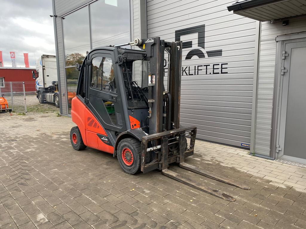 Linde H35D - Pirun më naftë: foto 2 Linde H35D - Pirun më naftë: foto 2