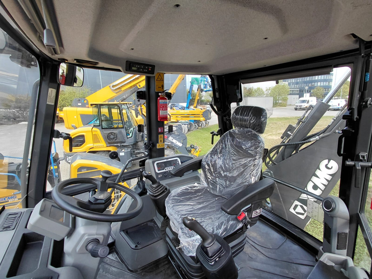 XCMG XC8-S3580 - Fadromë me shkarkim nga prapa: foto 5 XCMG XC8-S3580 - Fadromë me shkarkim nga prapa: foto 5