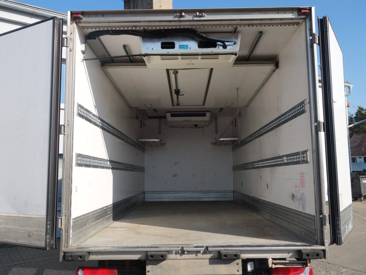 MAN TGL 8.190 mit Thermo King. 2 Temperaturen - Kamion frigorifer: foto 5 MAN TGL 8.190 mit Thermo King. 2 Temperaturen - Kamion frigorifer: foto 5