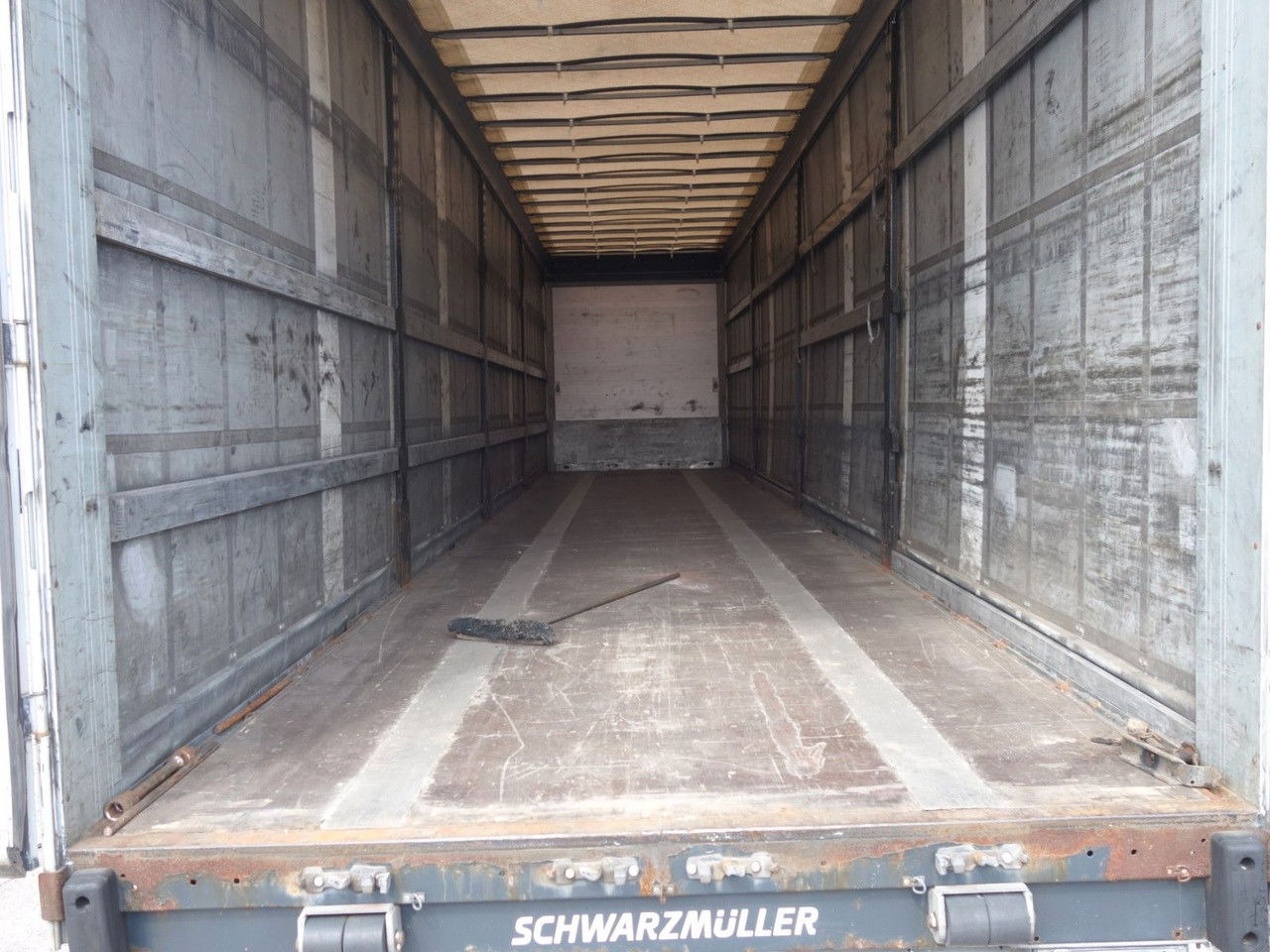 Schwarzmüller SPA 3/E Mega, Liftachse, SAF Achsen, 2 Stk. SPA 3/E Mega, Liftachse, SAF Achsen, 2 Stk. - Gjysmë rimorkio me tendë: foto 4 Schwarzmüller SPA 3/E Mega, Liftachse, SAF Achsen, 2 Stk. SPA 3/E Mega, Liftachse, SAF Achsen, 2 Stk. - Gjysmë rimorkio me tendë: foto 4