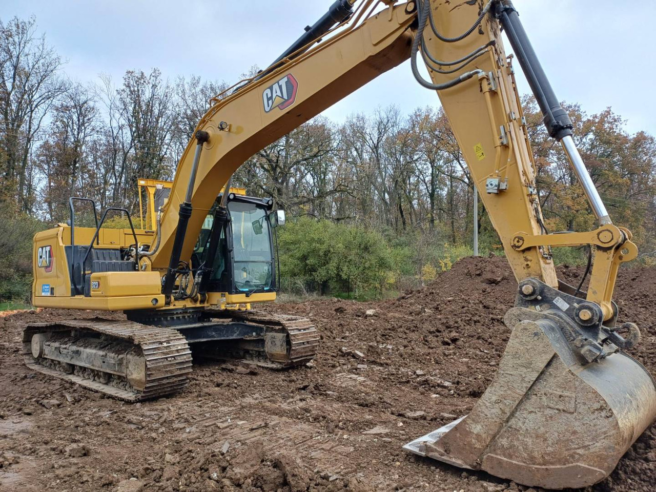 CAT 323-07 - Ekskavator me zinxhirë: foto 2 CAT 323-07 - Ekskavator me zinxhirë: foto 2