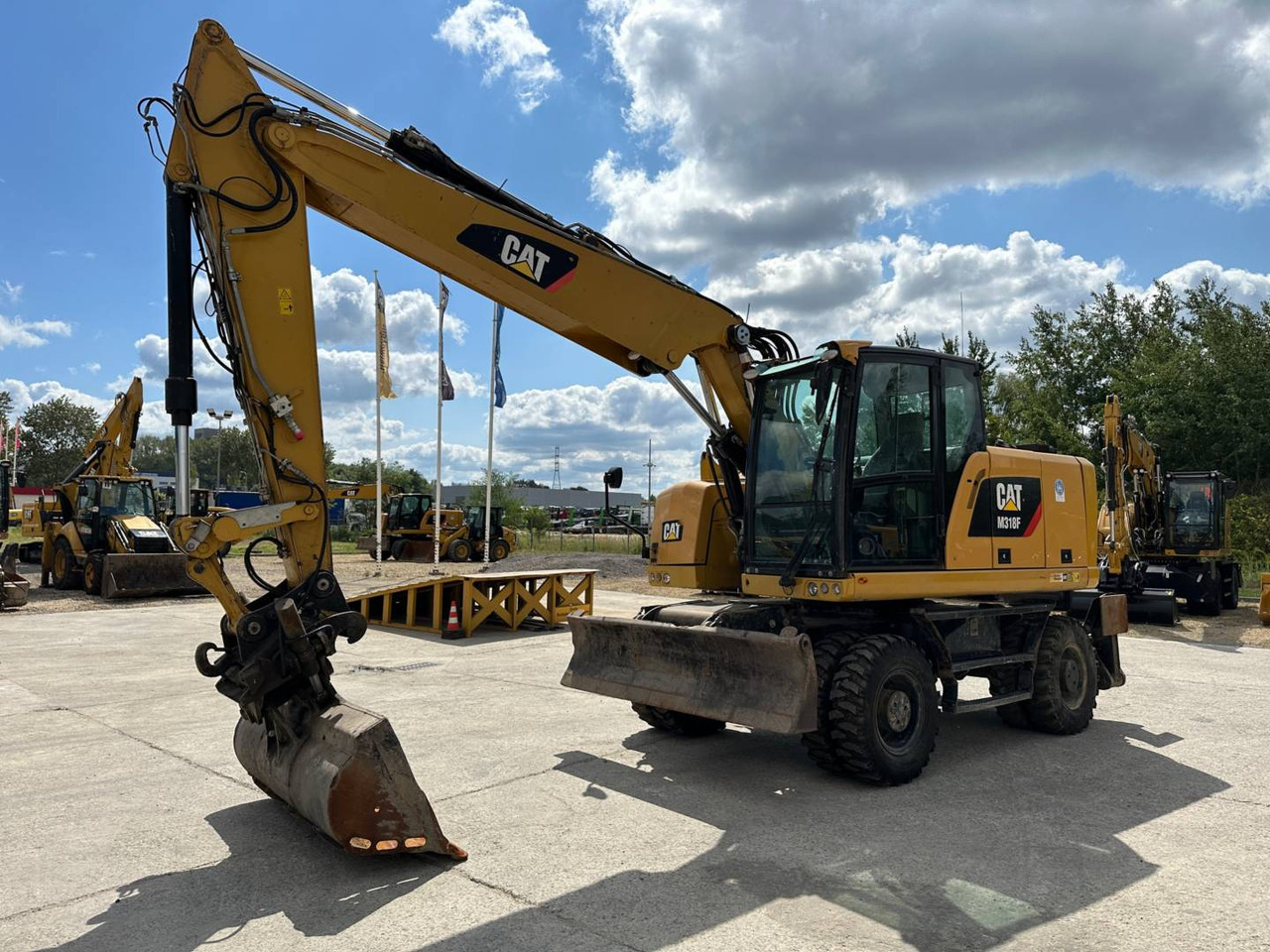 CAT M318F - Ekskavator me goma: foto 1 CAT M318F - Ekskavator me goma: foto 1