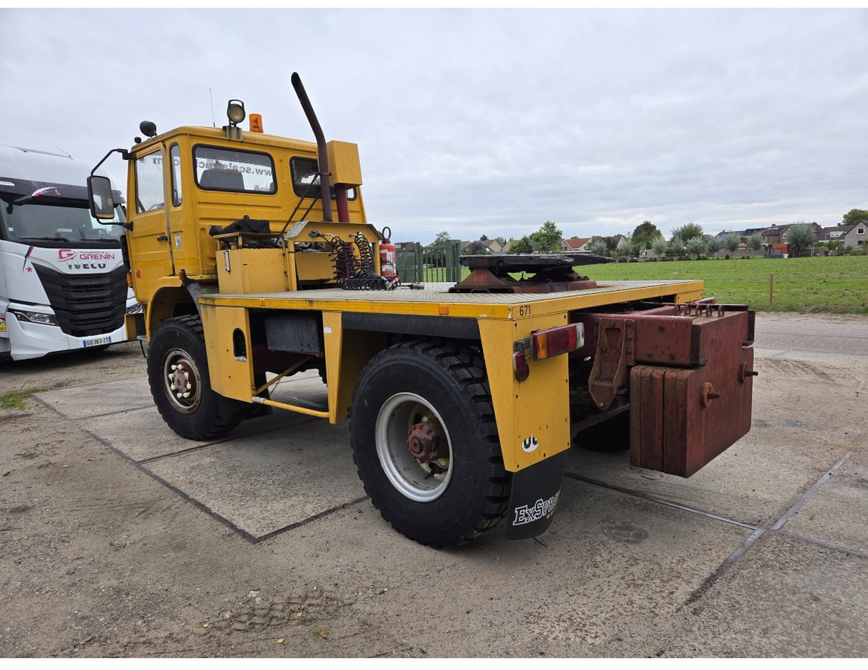 RENAULT M170 4x4 TRACTOR UNIT FULL SPRING SUSPENSION VERY LOW MILEAGE - Gjysmë-kamion: foto 4 RENAULT M170 4x4 TRACTOR UNIT FULL SPRING SUSPENSION VERY LOW MILEAGE - Gjysmë-kamion: foto 4