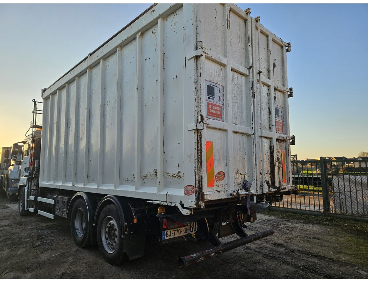 MAN TGS 26.400 6x2 steering axle lenk Tipper Crane Jonsered 1320 Z - Kamion vetëshkarkues, Kamion me vinç: foto 2 MAN TGS 26.400 6x2 steering axle lenk Tipper Crane Jonsered 1320 Z - Kamion vetëshkarkues, Kamion me vinç: foto 2