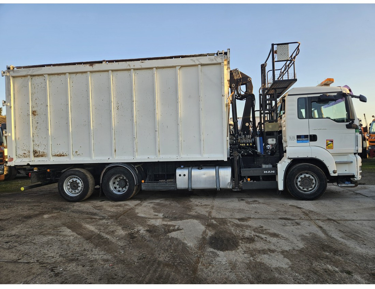 MAN TGS 26.400 6x2 steering axle lenk Tipper Crane Jonsered 1320 Z - Kamion vetëshkarkues, Kamion me vinç: foto 4 MAN TGS 26.400 6x2 steering axle lenk Tipper Crane Jonsered 1320 Z - Kamion vetëshkarkues, Kamion me vinç: foto 4