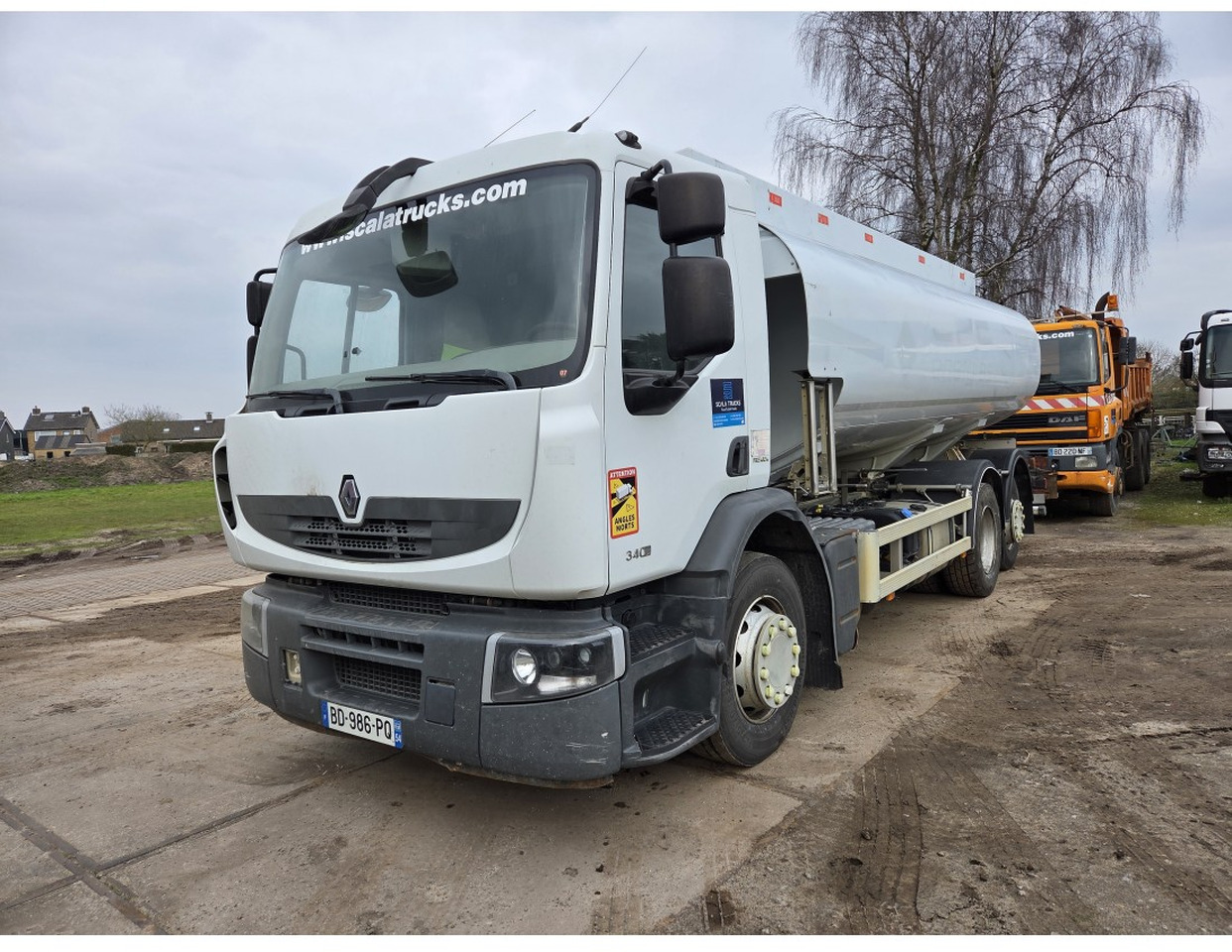 Renault Premium 340 6x2 Fuel Tank 18.540 L 3 compart Steering Axle Retarder Manual gearbox - Autobot: foto 1 Renault Premium 340 6x2 Fuel Tank 18.540 L 3 compart Steering Axle Retarder Manual gearbox - Autobot: foto 1