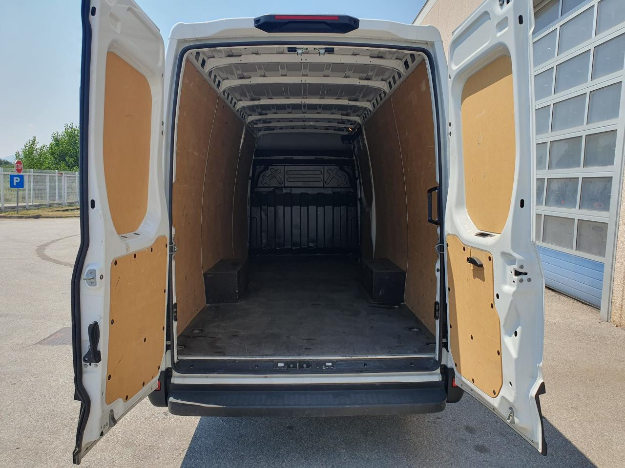 IVECO Daily 35S16V - Furgon pasagjerësh: foto 5 IVECO Daily 35S16V - Furgon pasagjerësh: foto 5