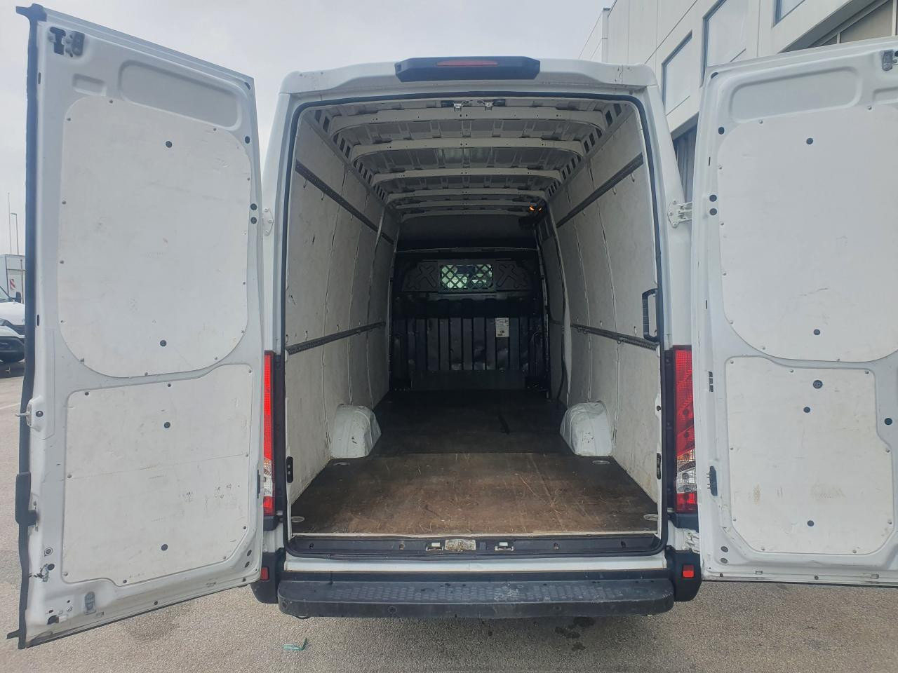 IVECO Daily 35S16V - Furgon pasagjerësh: foto 5 IVECO Daily 35S16V - Furgon pasagjerësh: foto 5