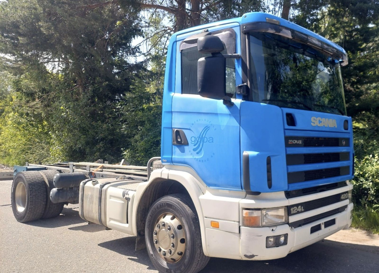 Scania R124LB 420 4x2, Euro 3 - Kamion kabinë-shasi: foto 1 Scania R124LB 420 4x2, Euro 3 - Kamion kabinë-shasi: foto 1