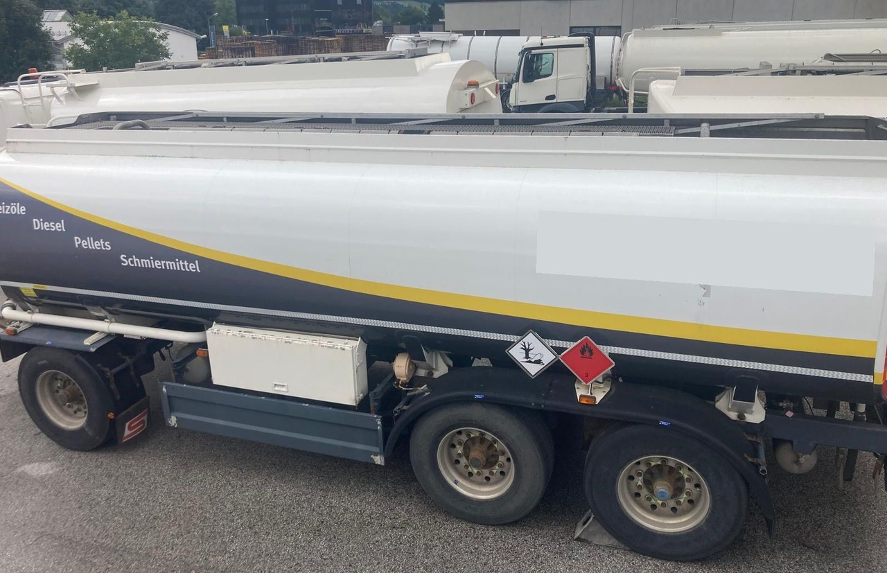 Schwarzmüller Schwingenschlögel, ADR, 3 Kammern, Fuel+Diesel - Rimorkio me bot: foto 2 Schwarzmüller Schwingenschlögel, ADR, 3 Kammern, Fuel+Diesel - Rimorkio me bot: foto 2