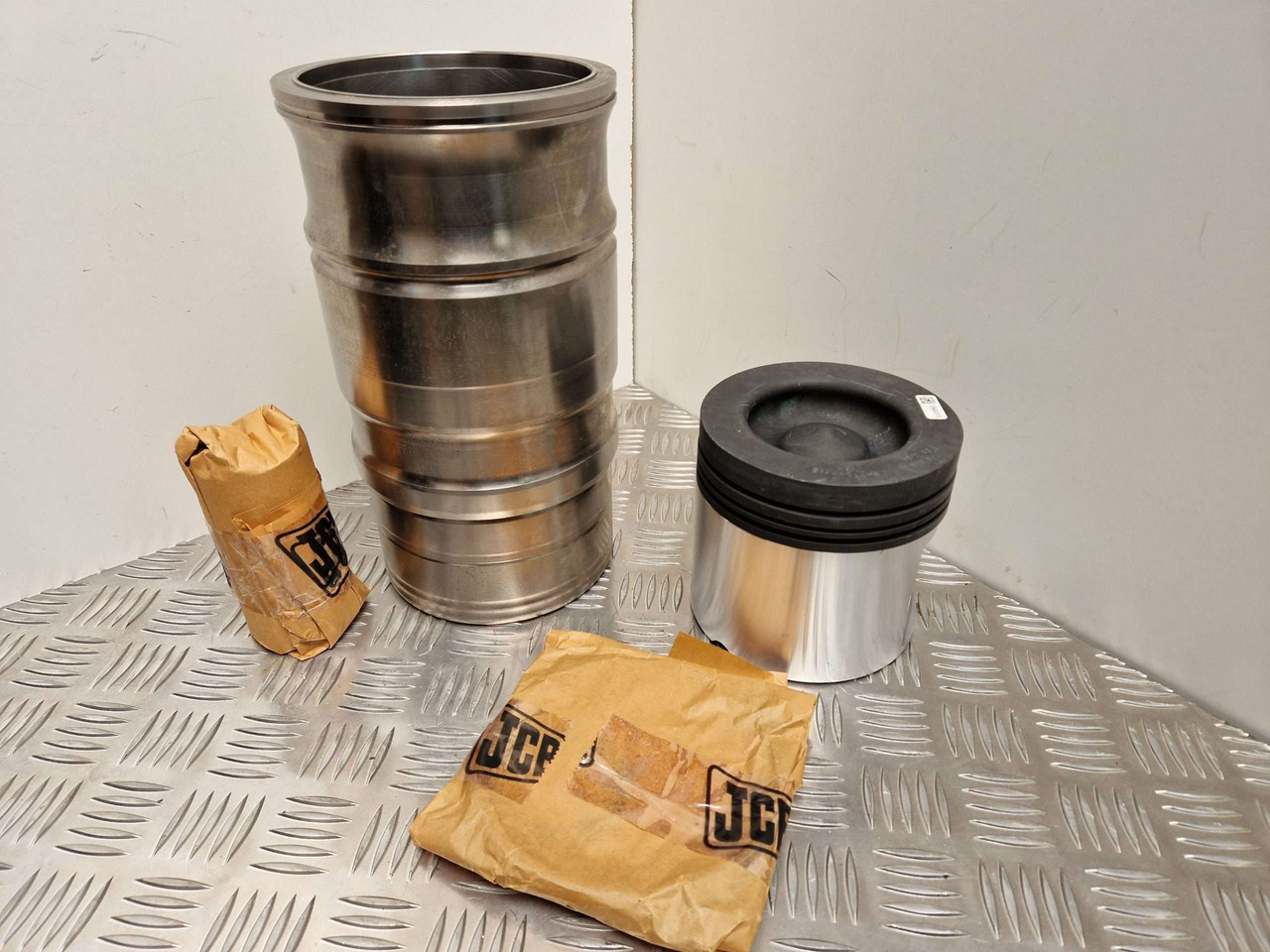 Scania 1549776 Piston Liner kit 127mm - Motori dhe pjesë këmbimi për Makineri ndërtimi: foto 1 Scania 1549776 Piston Liner kit 127mm - Motori dhe pjesë këmbimi për Makineri ndërtimi: foto 1