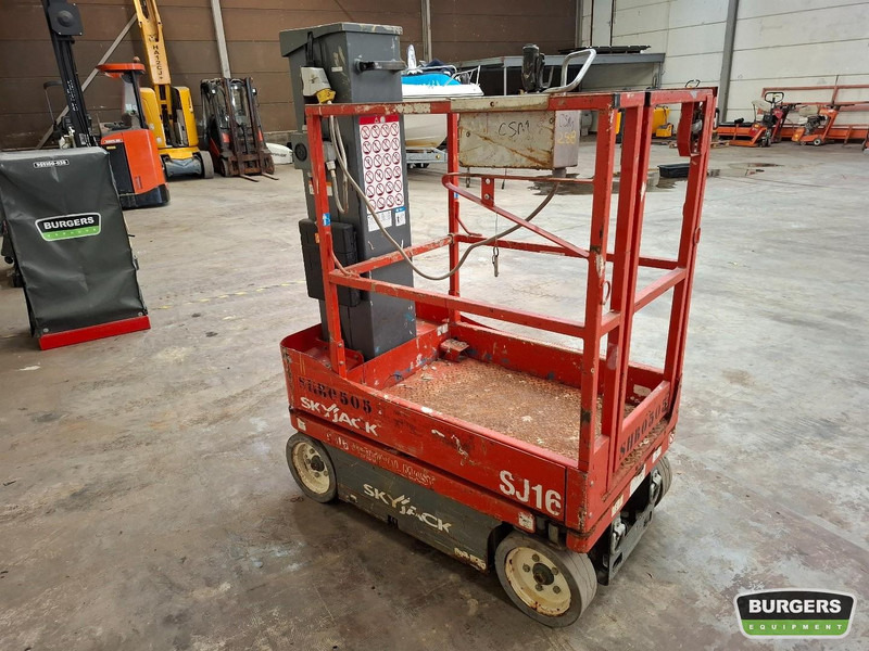 Skyjack SJ16 - Ngritës me direk vertikal: foto 2 Skyjack SJ16 - Ngritës me direk vertikal: foto 2