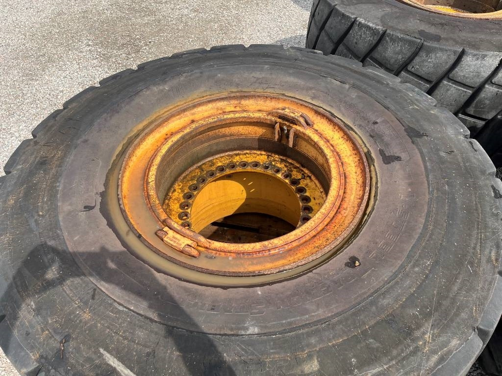 Bridgestone Regummerade 875/65R29 på Volvo L220 fälg - Rrota: foto 4 Bridgestone Regummerade 875/65R29 på Volvo L220 fälg - Rrota: foto 4