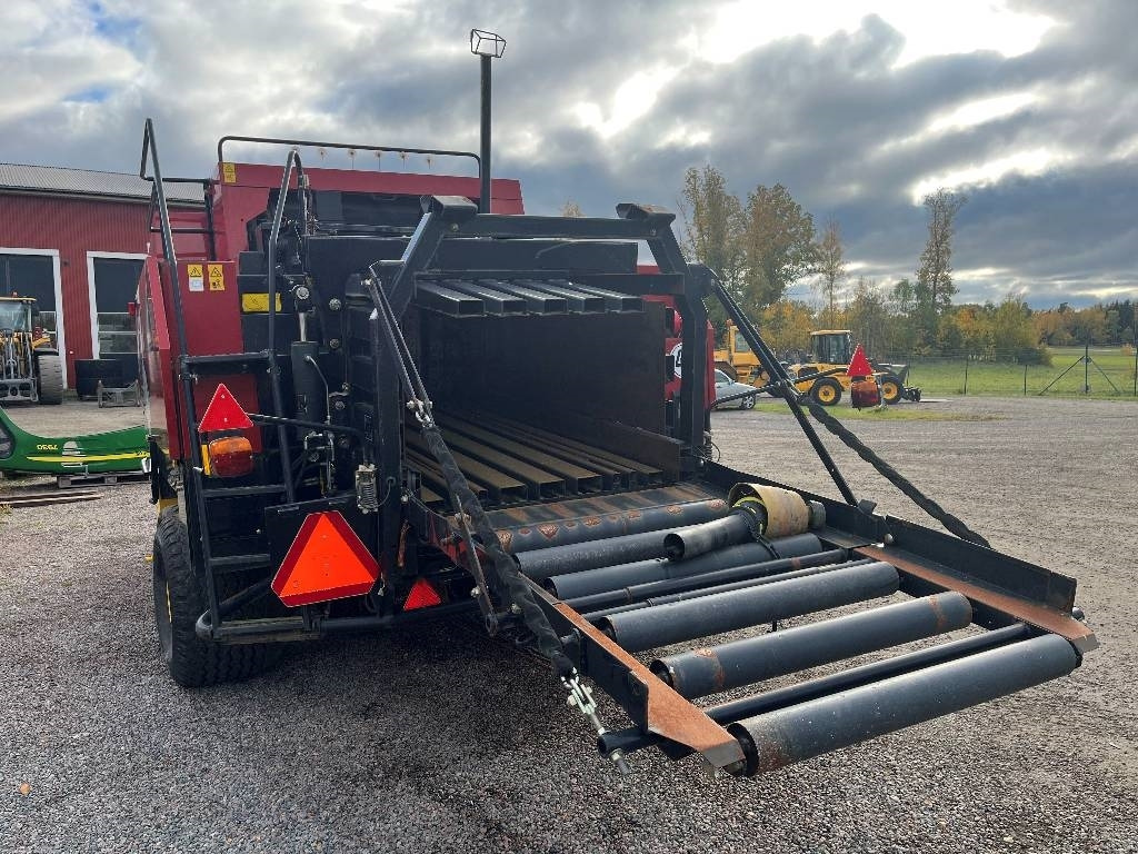 New Holland BB 960 A Dismantled: only spare parts - Dengmbledhëse katrore: foto 4 New Holland BB 960 A Dismantled: only spare parts - Dengmbledhëse katrore: foto 4