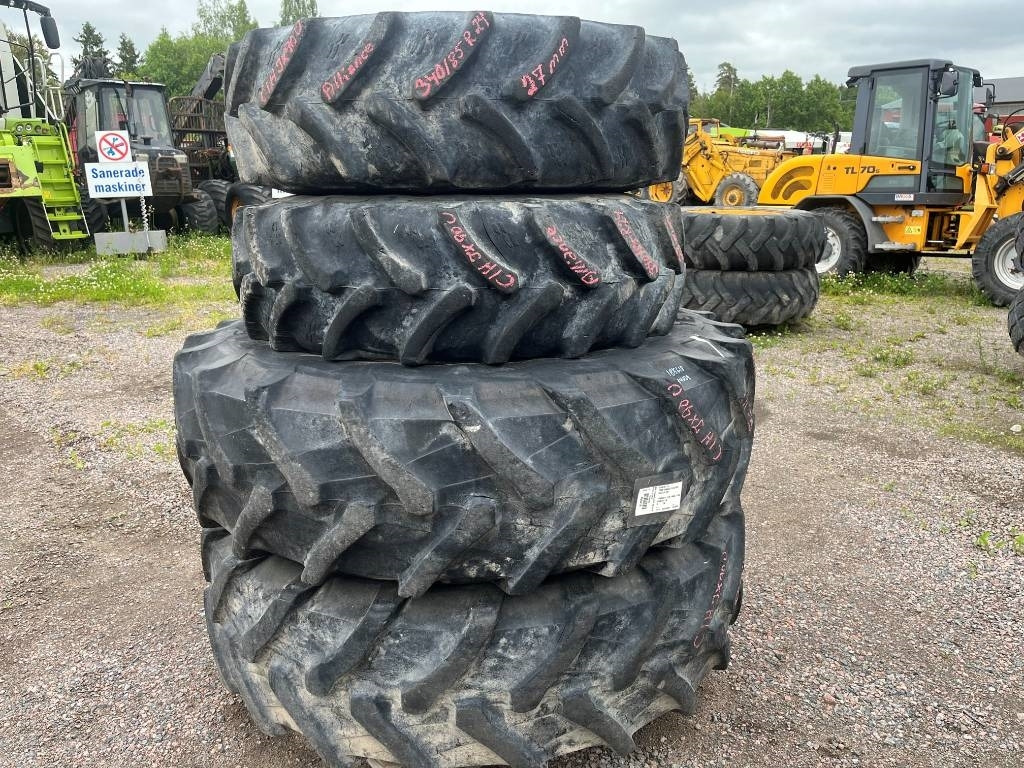 Pirelli 420/85R34 340/85R24 till Case JX 90U - Gomë për Makineri bujqësore: foto 1 Pirelli 420/85R34 340/85R24 till Case JX 90U - Gomë për Makineri bujqësore: foto 1