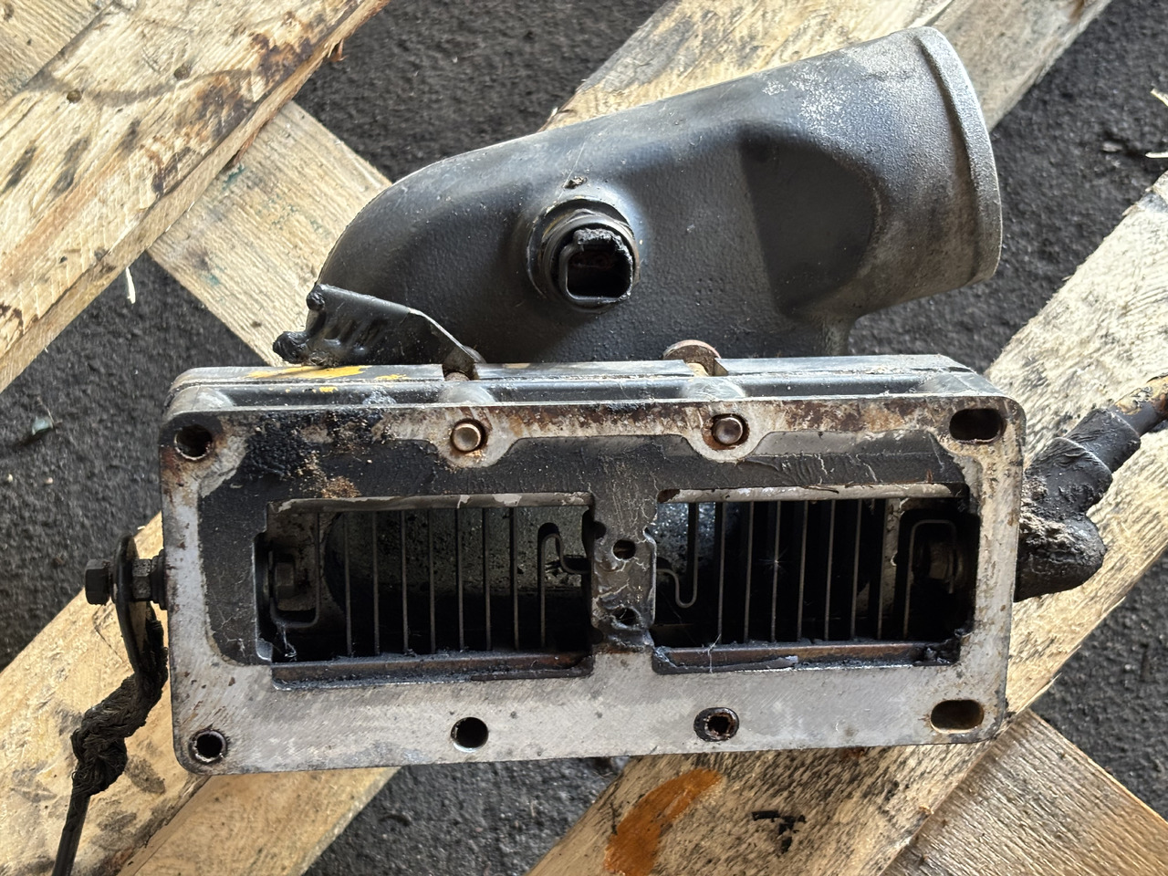 CAT Caterpillar C9 201-9765 Kolanko Wlotu Powietrza 2019765 - Tubi i marrjes së ajrit për Makineri bujqësore: foto 3 CAT Caterpillar C9 201-9765 Kolanko Wlotu Powietrza 2019765 - Tubi i marrjes së ajrit për Makineri bujqësore: foto 3