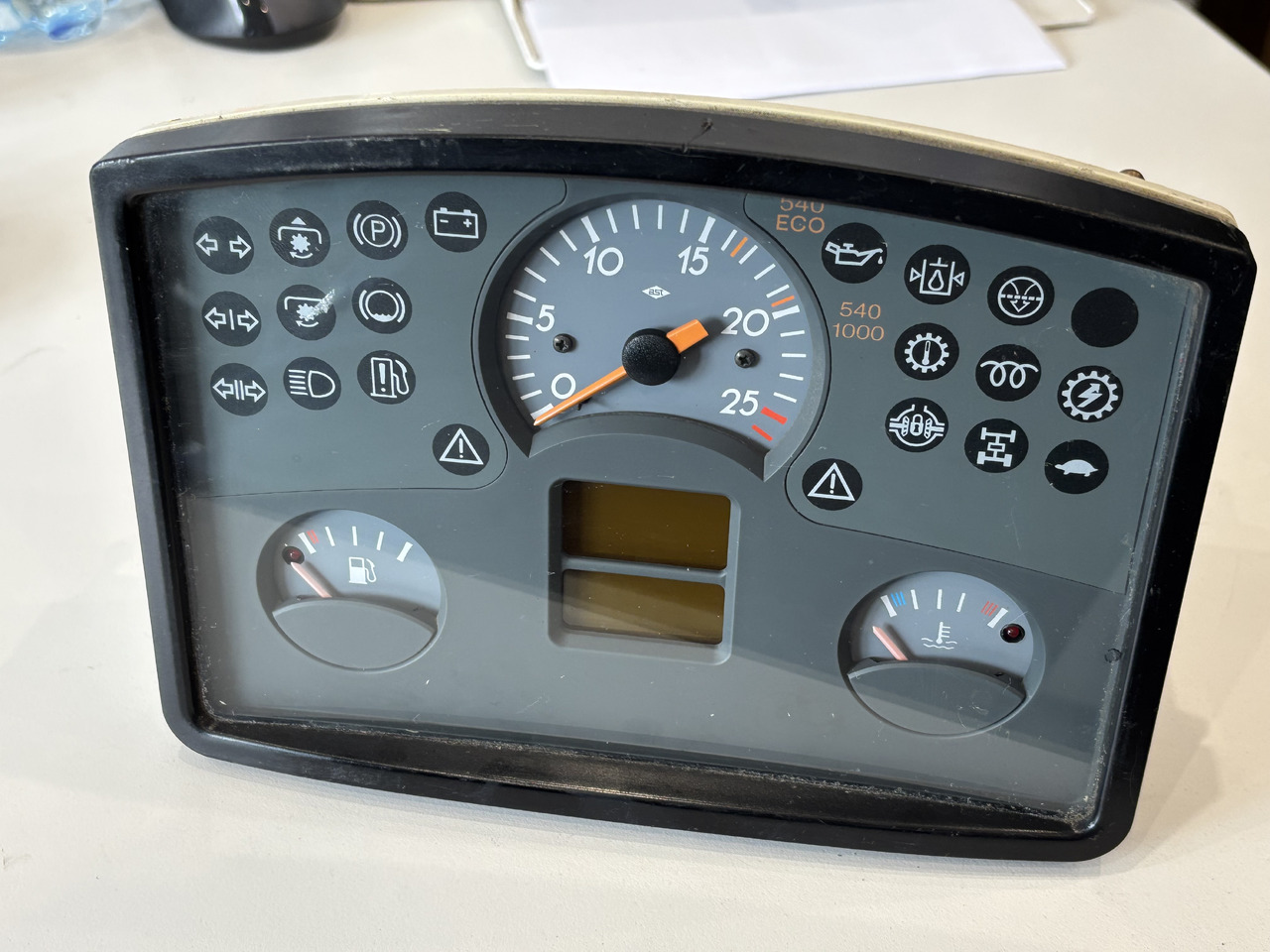 Claas Nectis 204439 00 1143 077 0 0011430770, BIMA7501369 - Paneli i aparateve për Traktor: foto 1 Claas Nectis 204439 00 1143 077 0 0011430770, BIMA7501369 - Paneli i aparateve për Traktor: foto 1