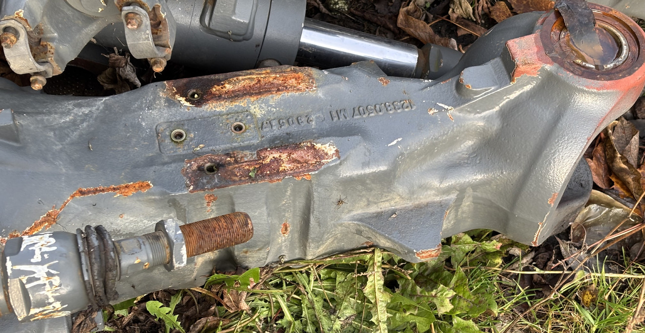 Claas Scorpion 635 Wałek Przegubowy Czop Obudowa Przedniej Osi Pochwa Hamulec - Aksi i përparmë për Traktor: foto 3 Claas Scorpion 635 Wałek Przegubowy Czop Obudowa Przedniej Osi Pochwa Hamulec - Aksi i përparmë për Traktor: foto 3