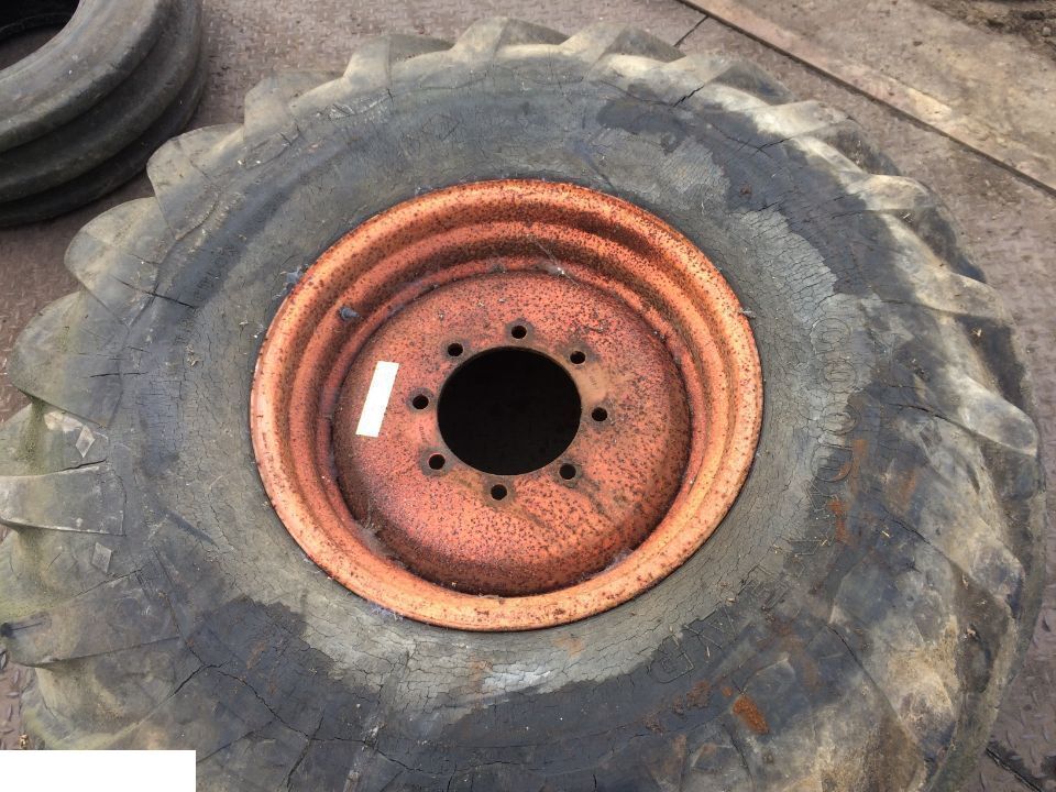 Felga Claas Dominator 16x28 OPONA GOODYEAR GRATIS! - Rrota për Makineri bujqësore: foto 1 Felga Claas Dominator 16x28 OPONA GOODYEAR GRATIS! - Rrota për Makineri bujqësore: foto 1