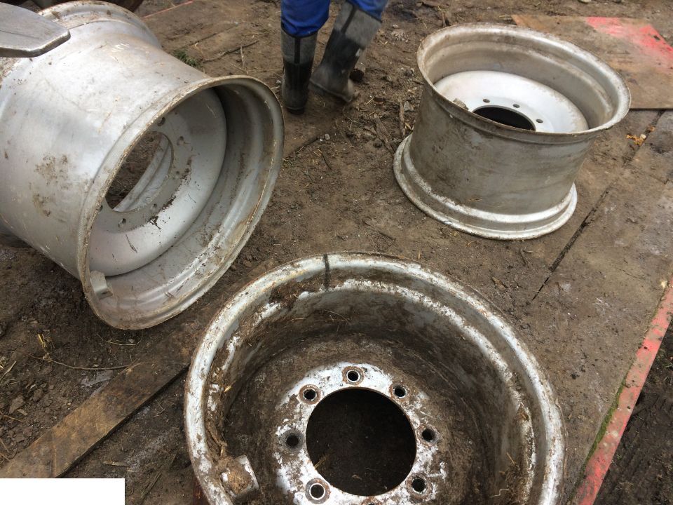 Felga Manitou Merlo 15x24 - Bandazh për Pajisje për trajtimin e materialeve: foto 2 Felga Manitou Merlo 15x24 - Bandazh për Pajisje për trajtimin e materialeve: foto 2