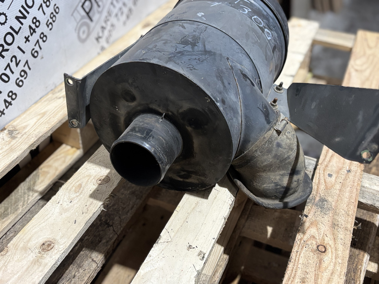 Fendt 309 Obudowa Filtra Powietrza - Filtri i ajrit për Makineri bujqësore: foto 3 Fendt 309 Obudowa Filtra Powietrza - Filtri i ajrit për Makineri bujqësore: foto 3