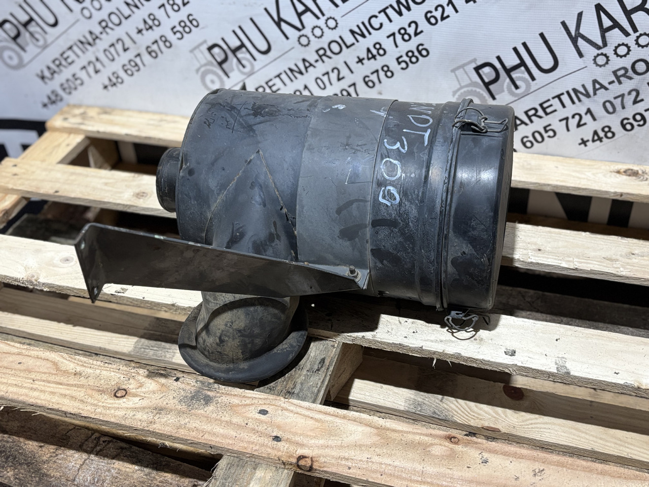 Fendt 309 Obudowa Filtra Powietrza - Filtri i ajrit për Makineri bujqësore: foto 1 Fendt 309 Obudowa Filtra Powietrza - Filtri i ajrit për Makineri bujqësore: foto 1