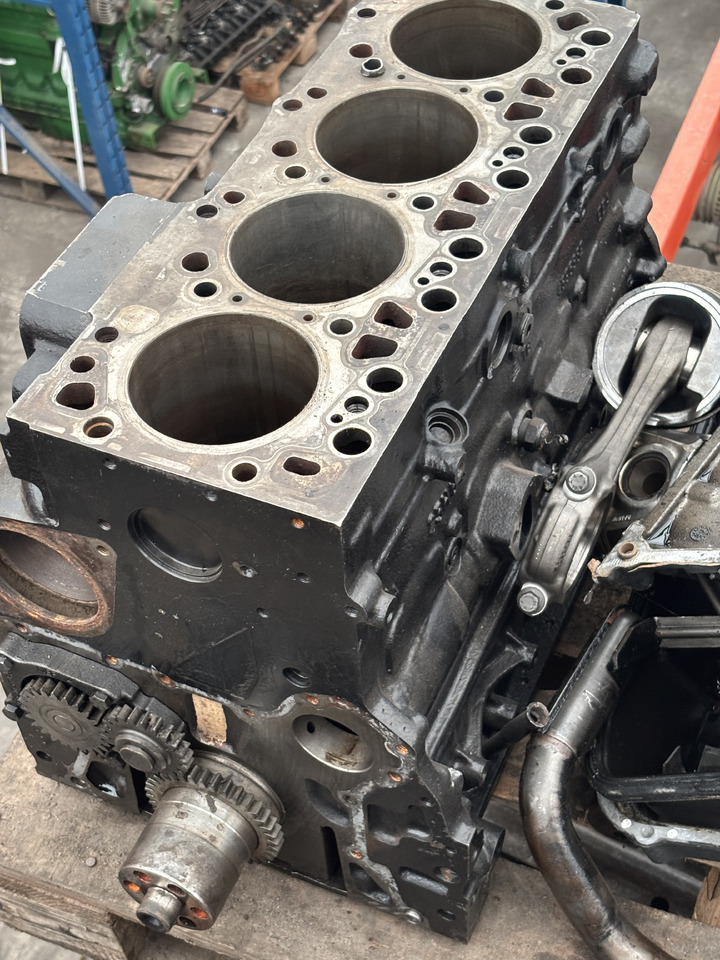 IVECO New Holland Tector / B3.9 Blok Silnika F4AE3481B 4896382 2830081 - Blloku i cilindrit për Makineri bujqësore: foto 1 IVECO New Holland Tector / B3.9 Blok Silnika F4AE3481B 4896382 2830081 - Blloku i cilindrit për Makineri bujqësore: foto 1