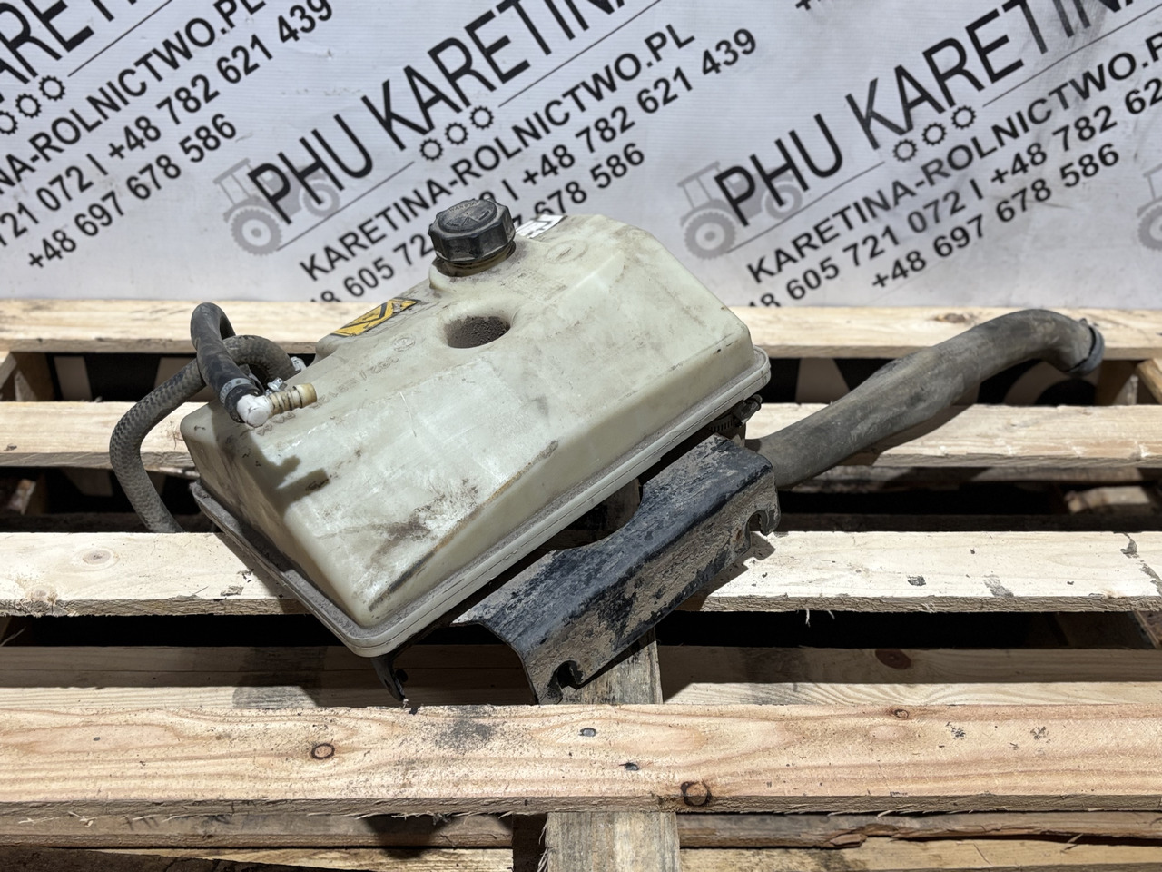 JCB 332/E9125 Zbiornik wyrównawczy płynu chłodniczego - Rezervuar zgjerimi për Makineri ndërtimi: foto 1 JCB 332/E9125 Zbiornik wyrównawczy płynu chłodniczego - Rezervuar zgjerimi për Makineri ndërtimi: foto 1