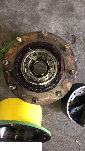 John Deere 3220 - Piasta - Bucelë rrote për Makineri bujqësore: foto 1 John Deere 3220 - Piasta - Bucelë rrote për Makineri bujqësore: foto 1