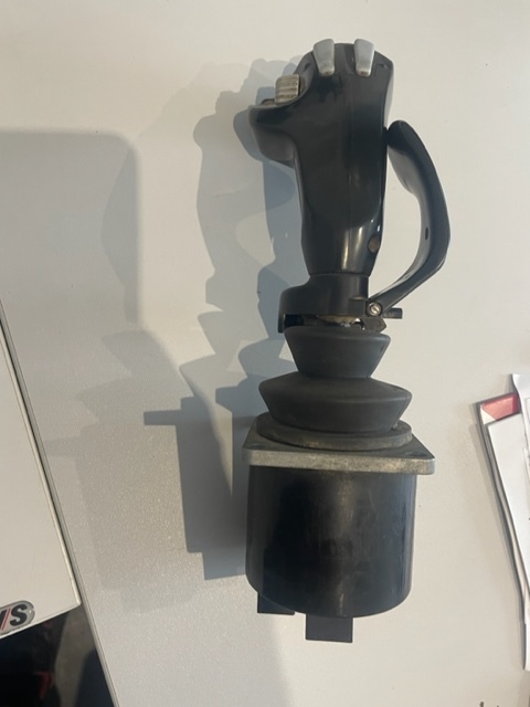 John Deere 3420 Joystick | Dźojstik AZ61613 - Leva e marsheve për Traktor: foto 1 John Deere 3420 Joystick | Dźojstik AZ61613 - Leva e marsheve për Traktor: foto 1