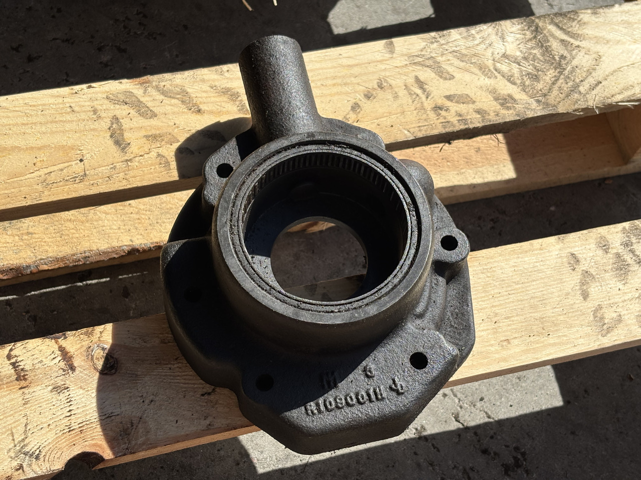 John Deere 6110 6130 6810 6910 7530 Obudowa Pompy Oleju Olejowej R109001 AL239894 - Pompa e vajit për Makineri bujqësore: foto 1 John Deere 6110 6130 6810 6910 7530 Obudowa Pompy Oleju Olejowej R109001 AL239894 - Pompa e vajit për Makineri bujqësore: foto 1