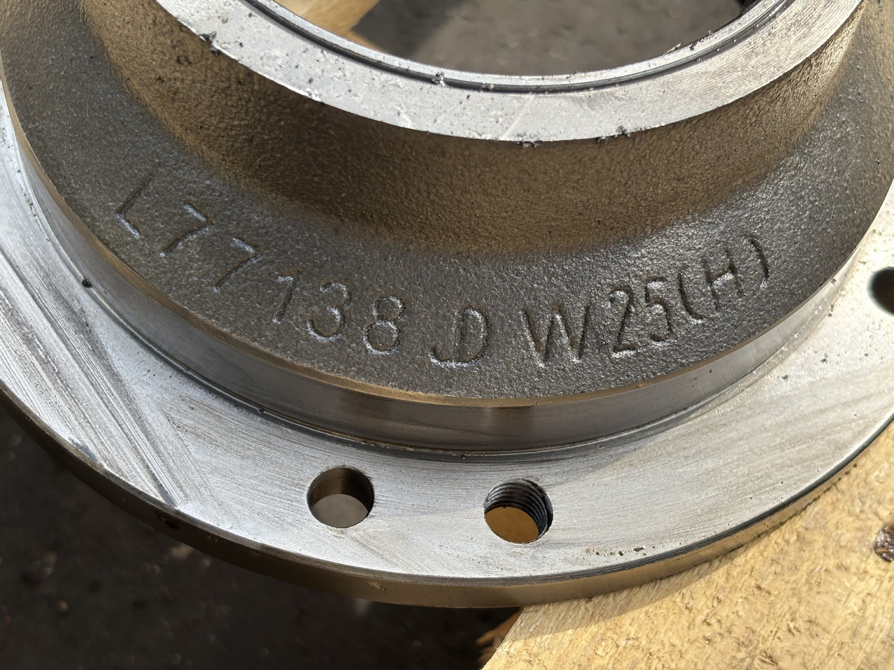 John Deere 6630 Obudowa łożyska bez łożyska L77138 - Bucelë rrote për Makineri bujqësore: foto 2 John Deere 6630 Obudowa łożyska bez łożyska L77138 - Bucelë rrote për Makineri bujqësore: foto 2