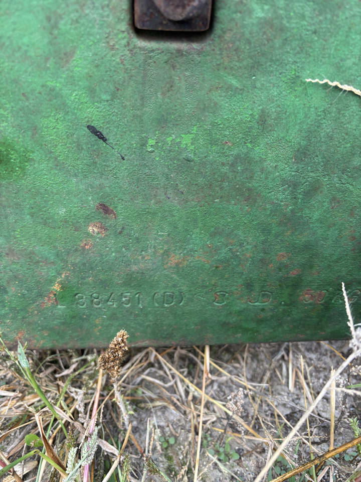 John Deere 6xxx - obciążnik walizkowy balast 50kg L38451 L225318 - Karrocë golfi: foto 2 John Deere 6xxx - obciążnik walizkowy balast 50kg L38451 L225318 - Karrocë golfi: foto 2